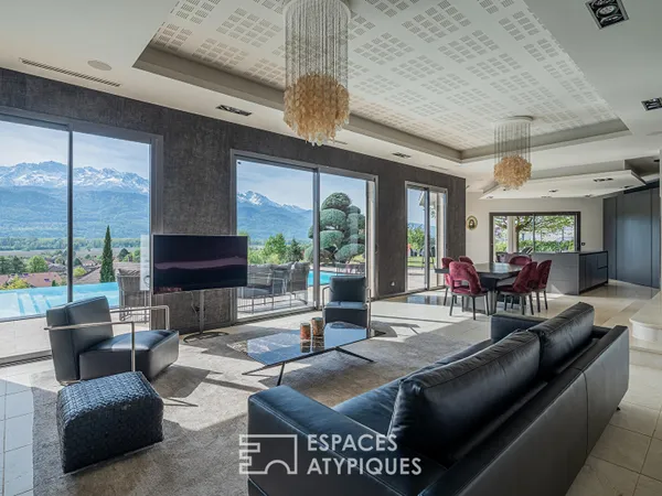 Villa d'exception à la vue panoramique avec piscine