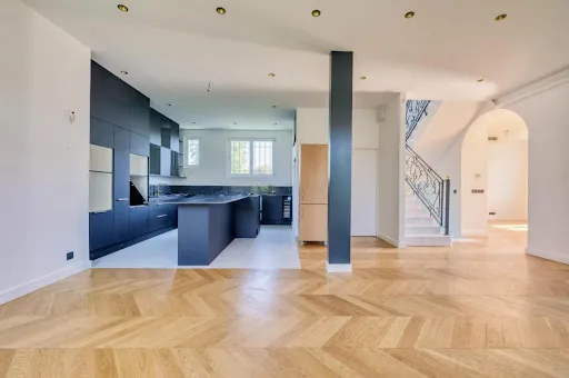 Maison 6 pièces 330 m²