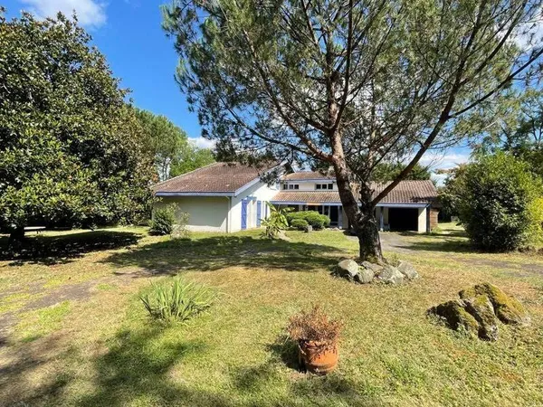 Maison 7 pièces 216 m²