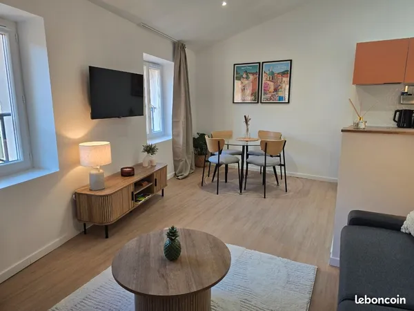 Studio meublé 28 m² rénové à neuf - Centre-ville Apt - Climatisation - DPE B