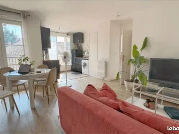 T2 appartement récent avec box
