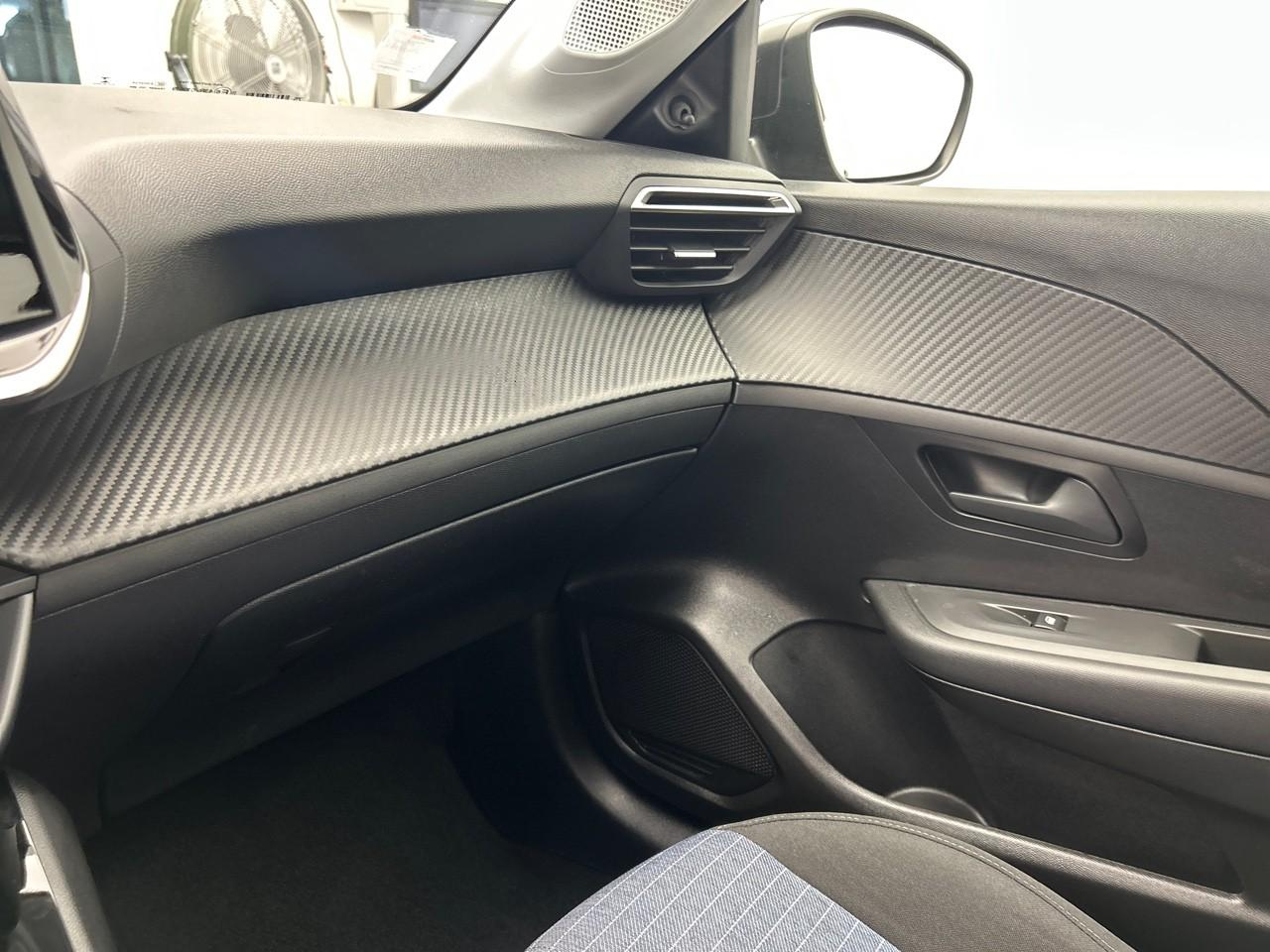 Peugeot 208 puretech 75 s&s bvm5 like — photo 26