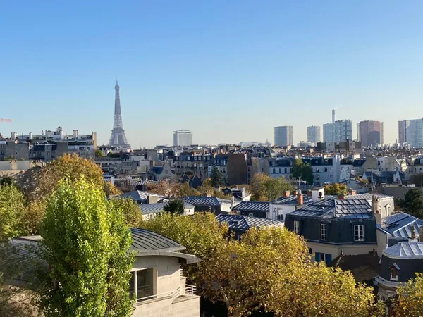 Vends à AUTEUIL 120m² VUE EXCEPTIONNELLE sur la villa Montmorency et la tour Eiffel