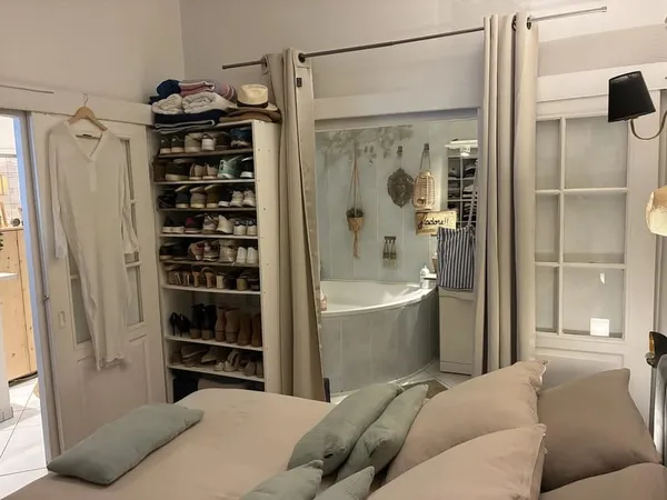 CANNES - RUE D'ANTIBES - 2 PIÈCES MEUBLÉ - 40 M²