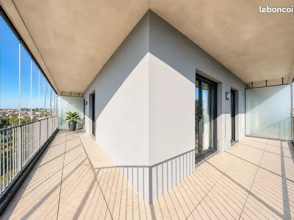 Appartement, duplex inversé, dernier étage, 104m2, face au Pompidou/Muse/Gare SNCF