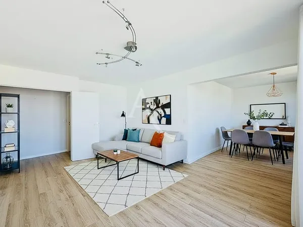 Appartement type F4 avec balcon et cave à 10min à pieds de la gare