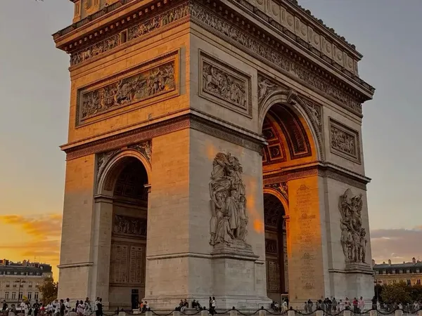 Appartement à louer - Paris 8ème | Août 2026