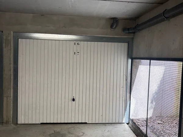Garage fermé sécurisé