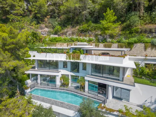 En exclusivité villa neuve avec domotique, ascenseur, grandes terrasses, piscine à débordement et be