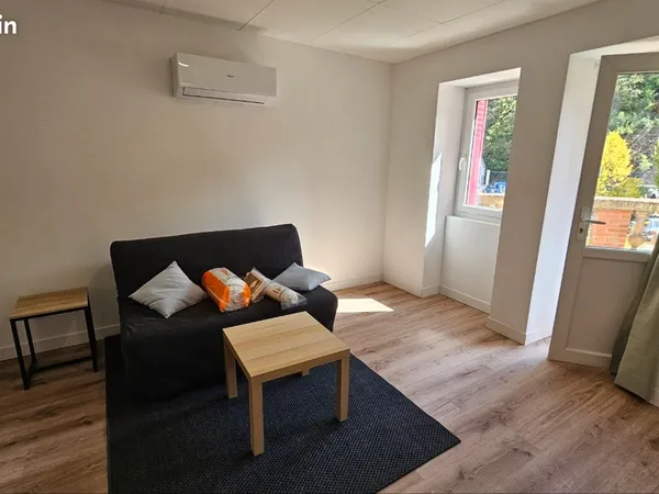 Location Grand Studio rénové Clim DPE C idéal étudiant C-NESOA 🐾
