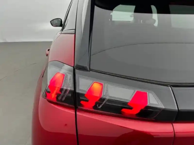 Peugeot 2008 puretech 130 s&amp;s eat8 — photo 17