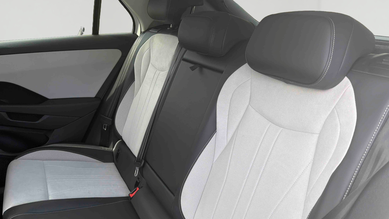 Volkswagen T-Roc 1.5 eTSI EVO2 Hybrid 150 ch DSG7 — photo 12