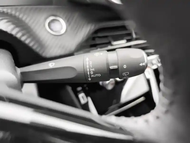 Peugeot 208 puretech 100 s&amp;s bvm6 allure — photo 17