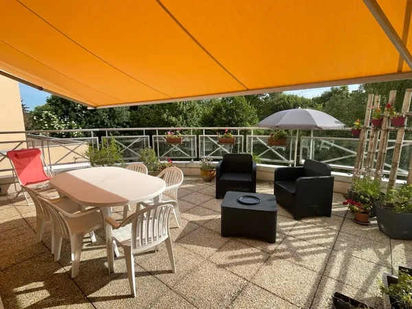 Baffier-Marronniers - Bel appartement rénové avec terrasse et stationnement privatif
