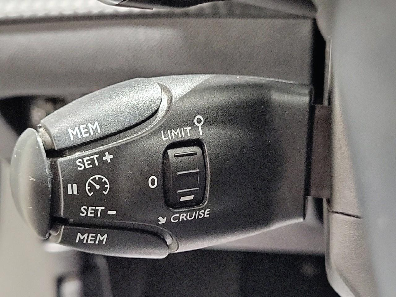 Peugeot 2008 puretech 130 s&s eat8 active — photo 22