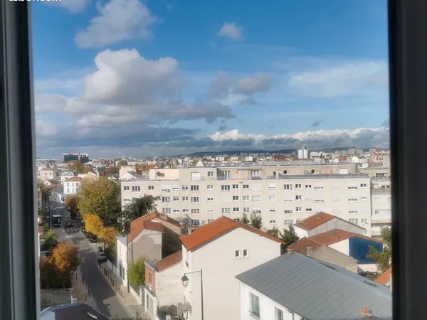 Studio centre ville gare RER la def