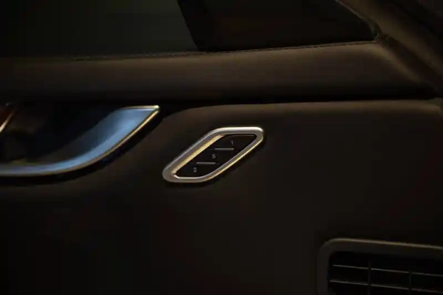 Maserati Ghibli 3.0 v6 350 — photo 30