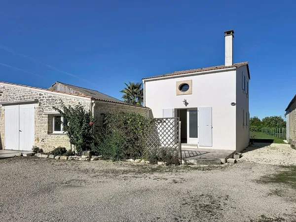 SAINT-PIERRE-D'OLÉRON - LA CHEFMALIÈRE - Maison 95 m², chai en pierre de 48 m², dépendances et terra