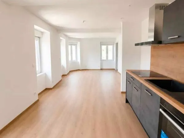 À louer - T2 de 47m² entièrement rénové au 2e étage