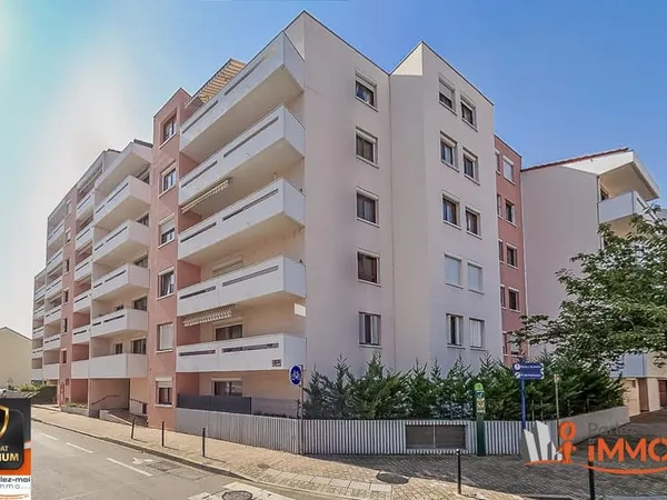 CENTRE ROANNE ! T4 + BALCON + ASCENSEUR + PARKING S/S + CAVE