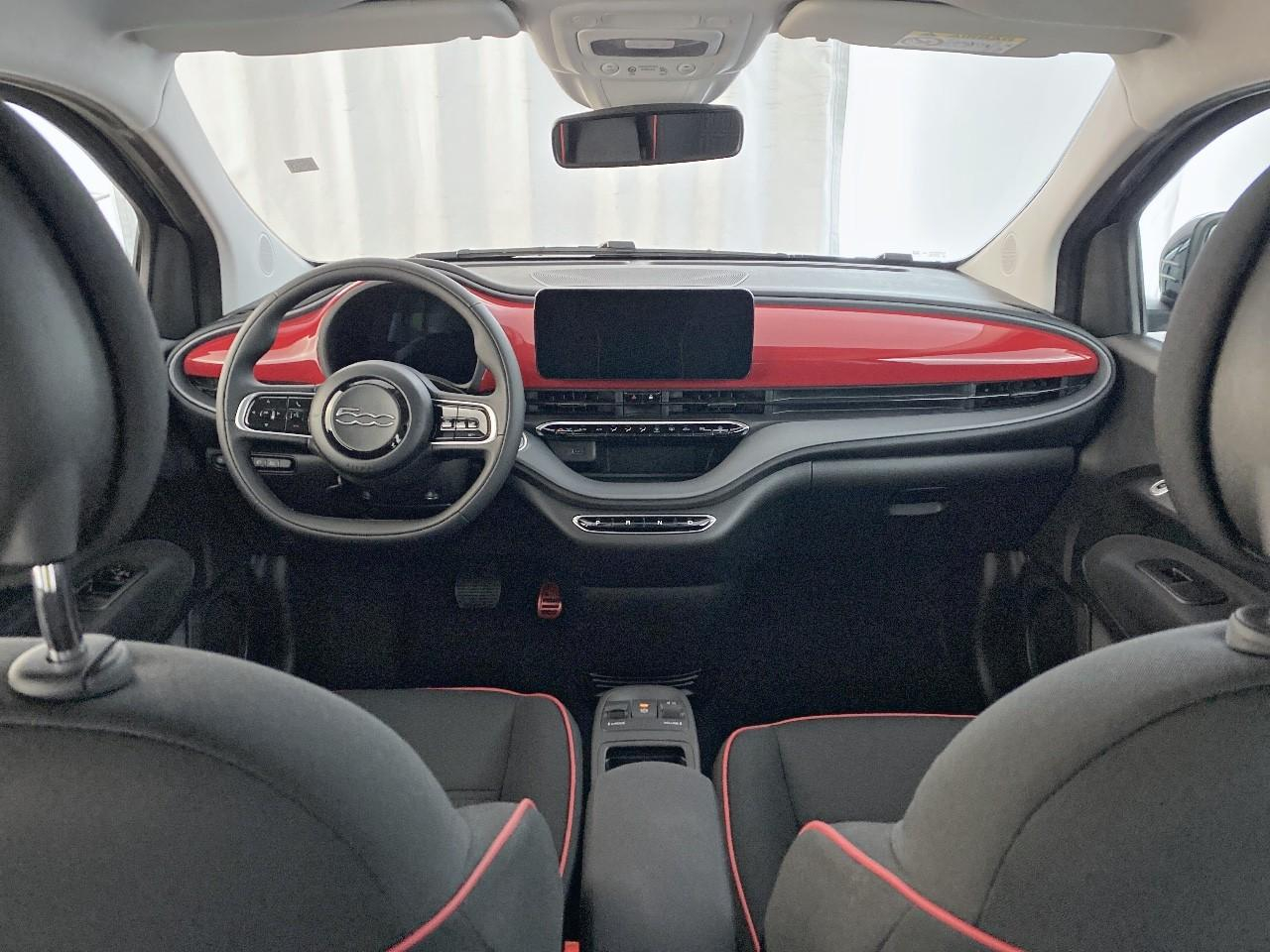 Fiat 500 3+1 e 118 ch red — photo 8