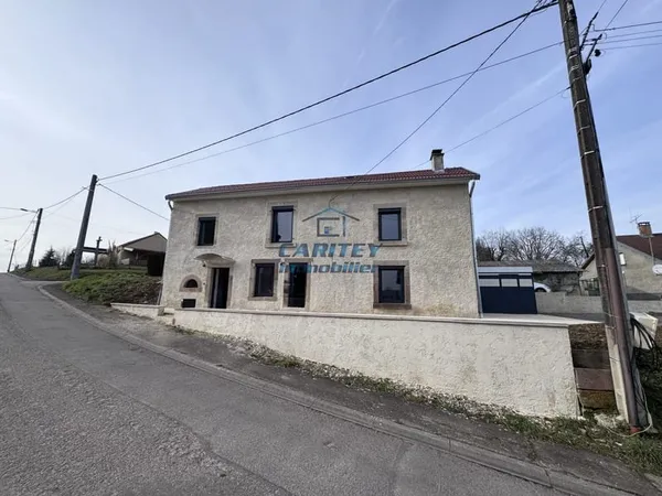 Maison entièrement rénovée de 100 m2 sur un terrain de 415 m2 sur la commune de HAUTEVELLE