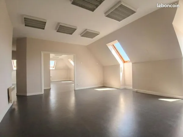 Grand local professionnel / Bureaux - 113 m² - Hénin-Beaumont centre (Parking à proximité)
