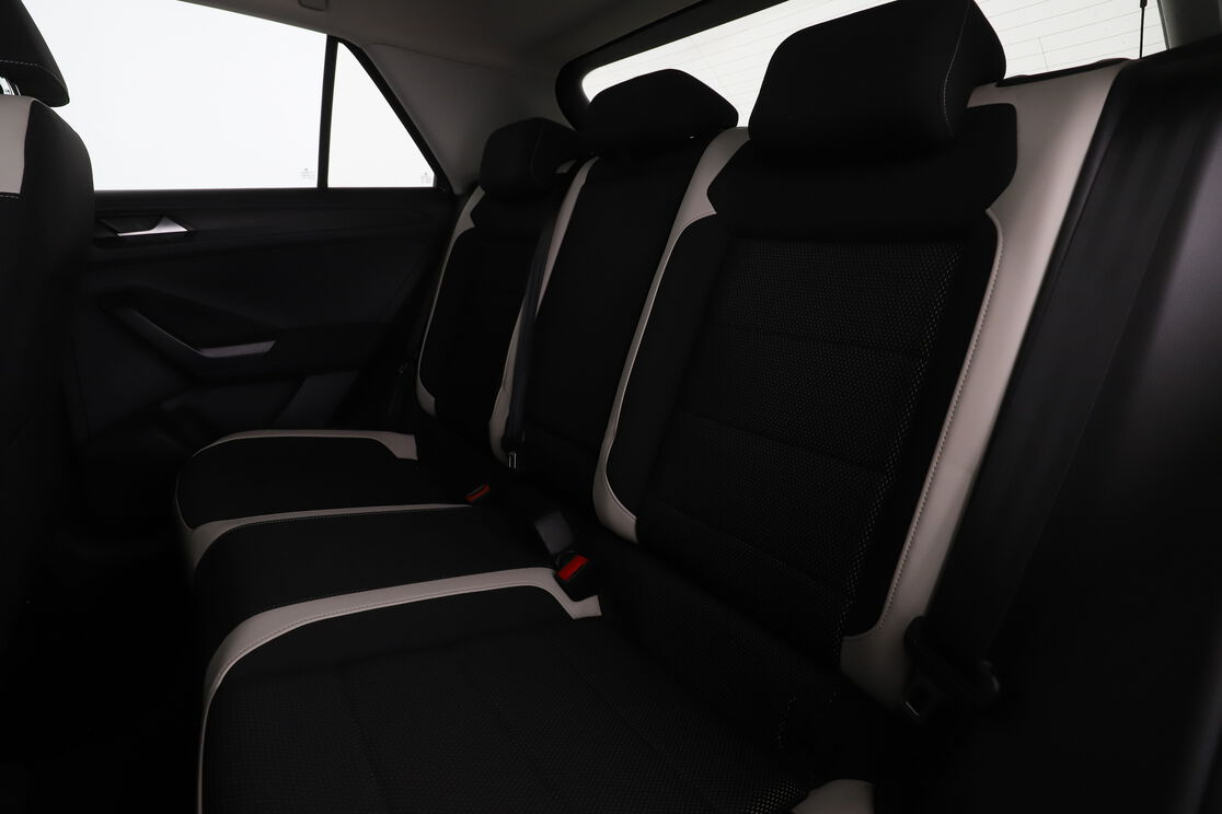Volkswagen T-Roc 1.5 TSI EVO DSG7 — photo 15