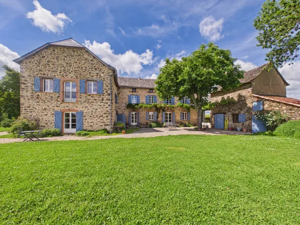 Grande Maison en pierre à Mirandol-Bourgnounac avec piscine et terrain
