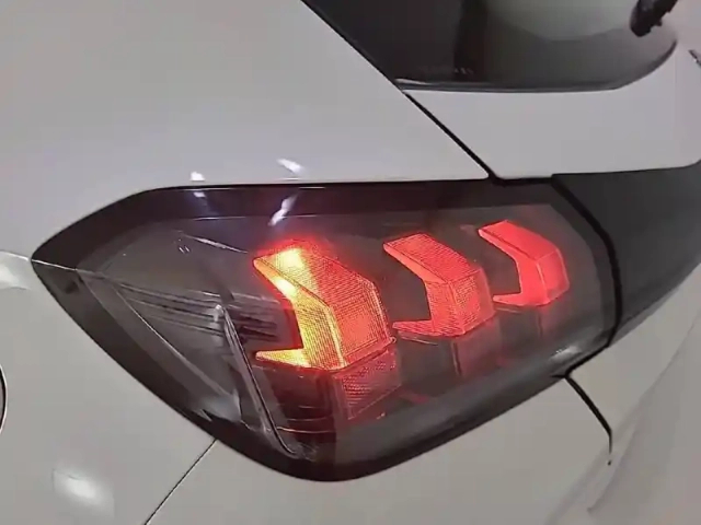 Peugeot 208 electrique 50 kwh 136ch — photo 17