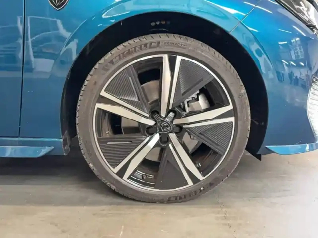 Peugeot 308 phev 225 e-eat8 — photo 6