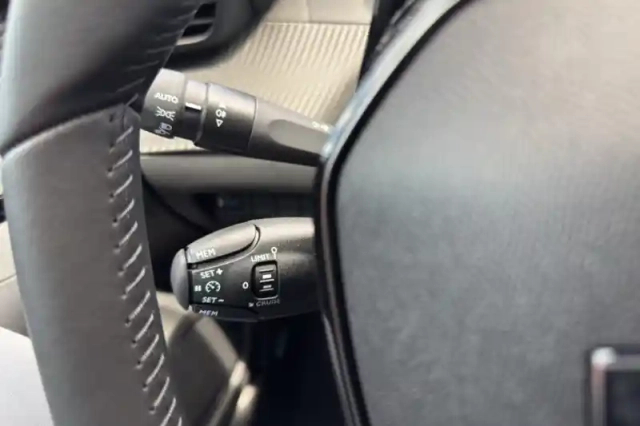 Peugeot 2008 electrique 54 kwh 156 ch — photo 25