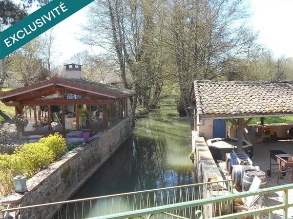 Moulin entièrement rénovée ,comprenant deux gites .