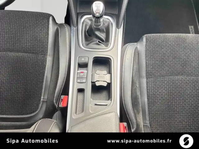 Renault Megane mégane iv berline tce 130 energy — photo 22