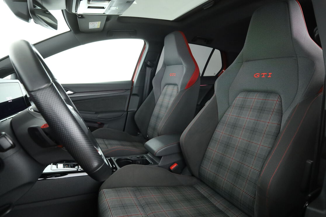 Volkswagen Golf VIII 2.0 TSI GTI DSG7 — photo 9
