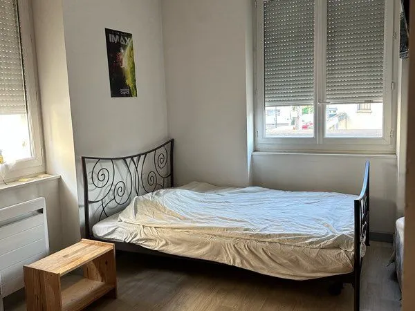 Chambre dans colocation à 3/ Room available in shared flat for 3 people