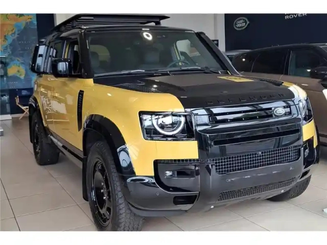 Land Rover Defender 110 p300e awd auto