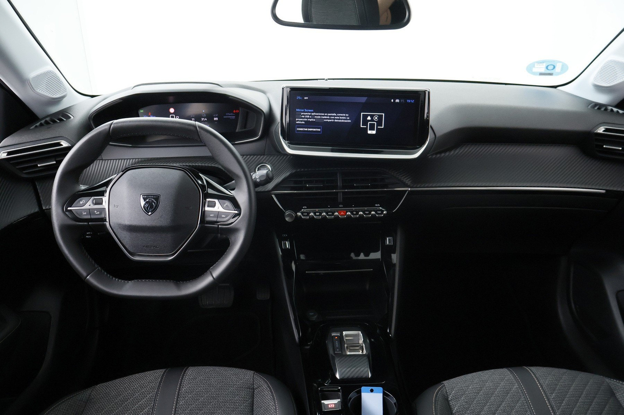 Peugeot 208 — photo 11