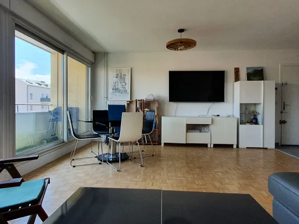 Appartement meublé avec balcon - 2 pièces - 65 m² - Villeurbanne (69100)
