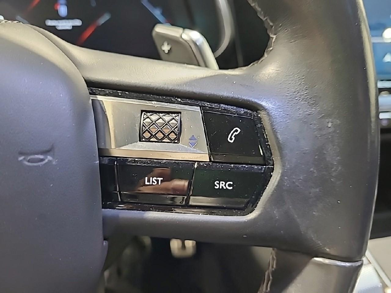 Ds Ds 7 crossback crossback hybride e-tense 300 eat8 4x4 rivoli — photo 19