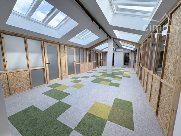176 m² de bureaux en centre-ville – lumineux & prêts à l’emploi