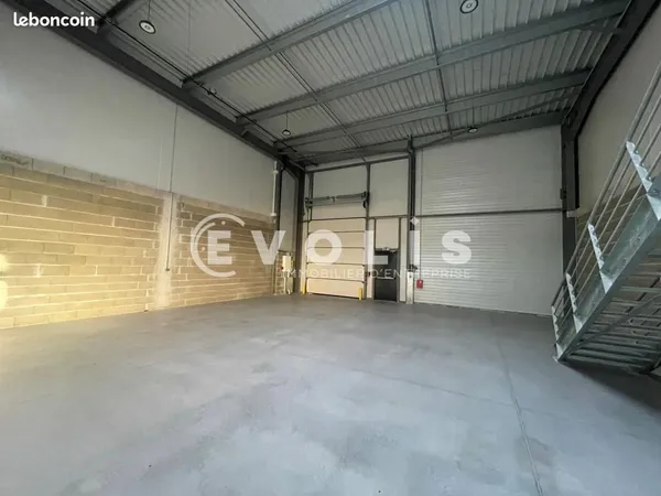 Local d'activité 1 850 m²