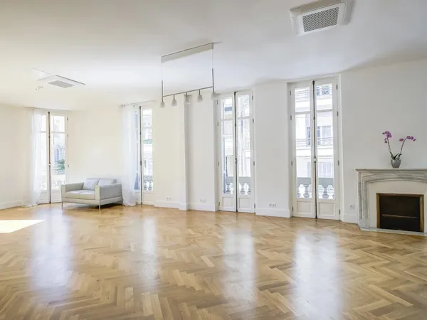 Carré d´or, lumineux, renover T4/5, 133 m² bourgeois