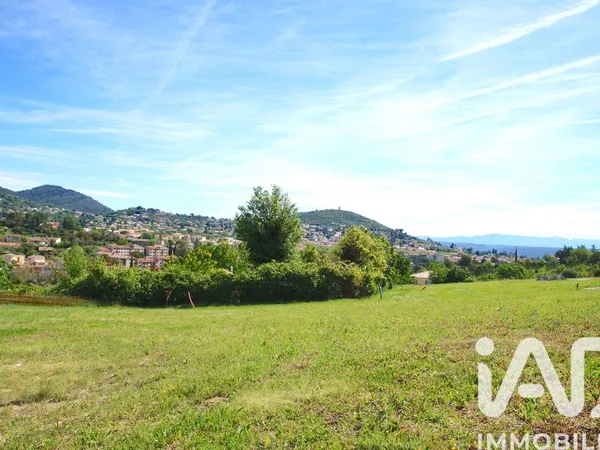Terrain 911 m²