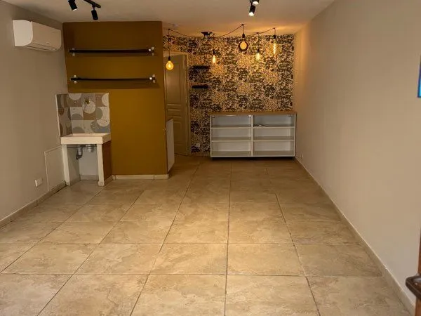 Local commercial & professionnel à louer