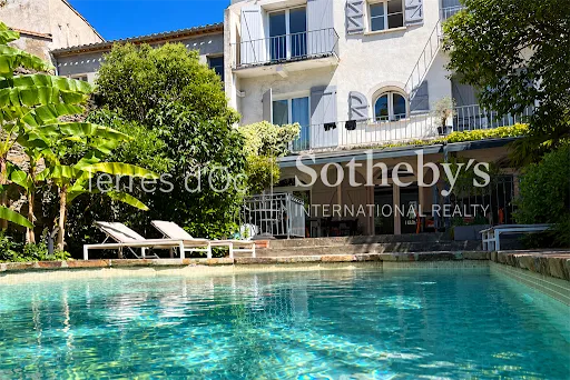 Maison 12 pièces 387 m²