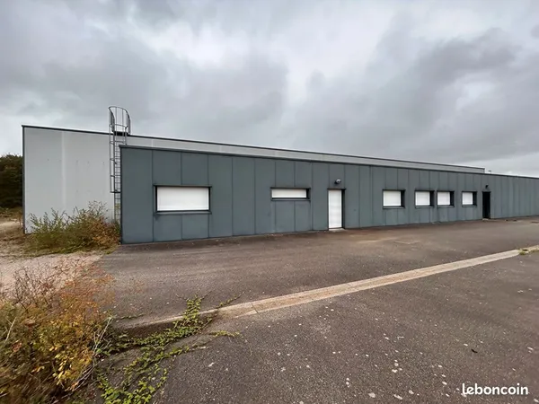 Local 750 m² BRIEC