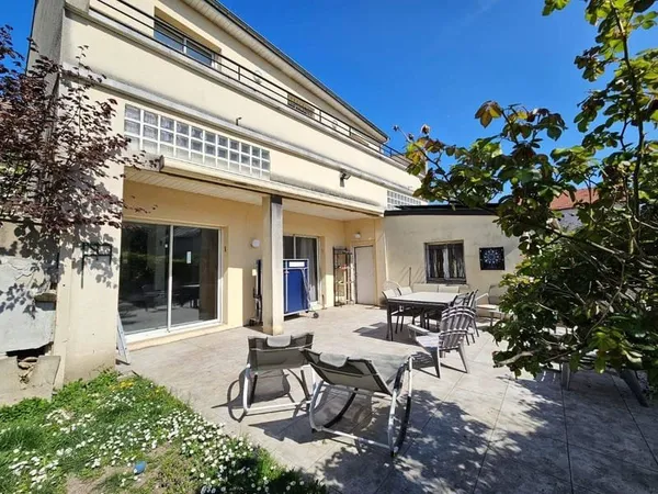 Maison 7 pièces 181 m²