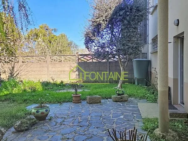 Quartier rue de Vern, dans une rue très calme Maisonavec très beau potentiel