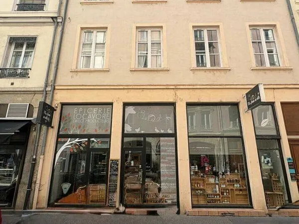 Local commercial 162 m²